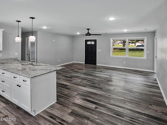 4th image of 132 Cherokee Cir