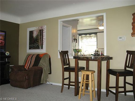 4th image of 407 Carson Ave