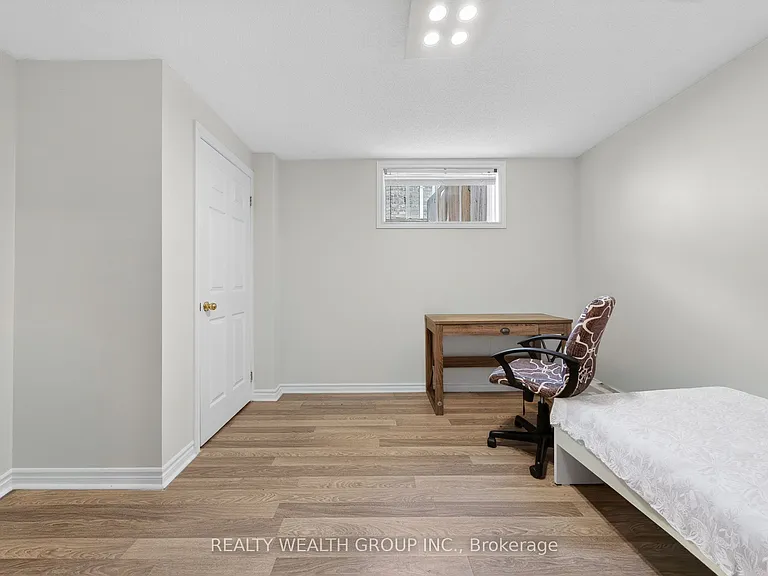 79 Hanmer St E #LOWER — Photo 12