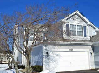 1402 Walnut Hill Ave, Saint Charles, IL 60174