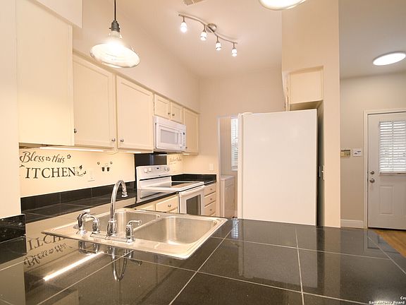 3rd image of 12214 Apricot Dr.