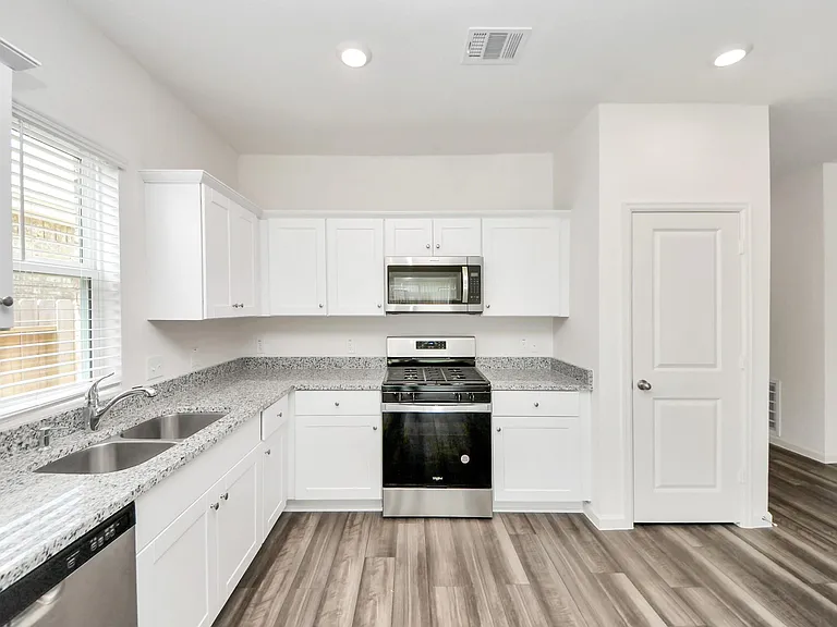 1902 Corsica Creek Ln — Photo 23