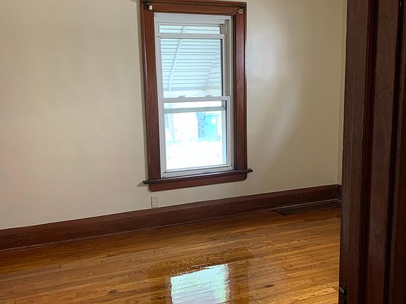 3rd image of 10713 Almira Ave