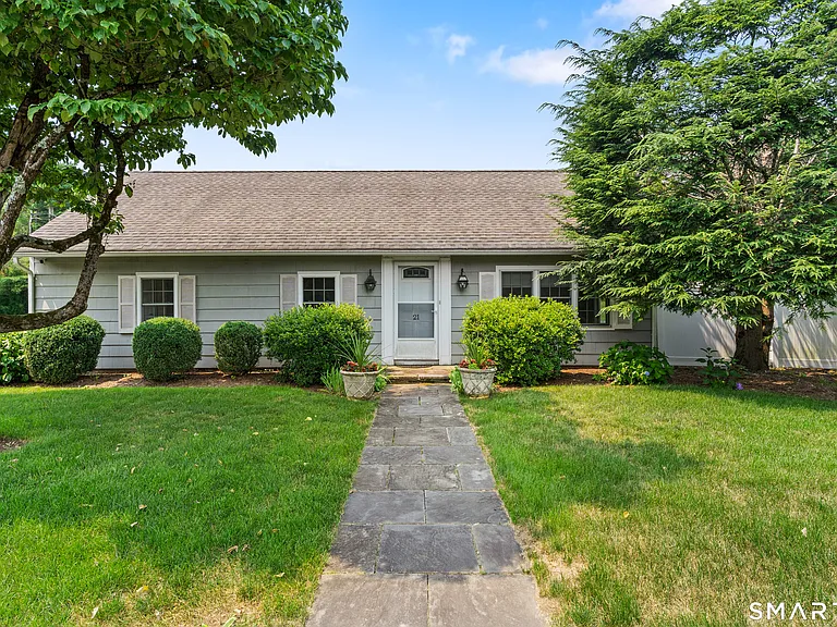 21 Richdale Dr #A — Photo 1
