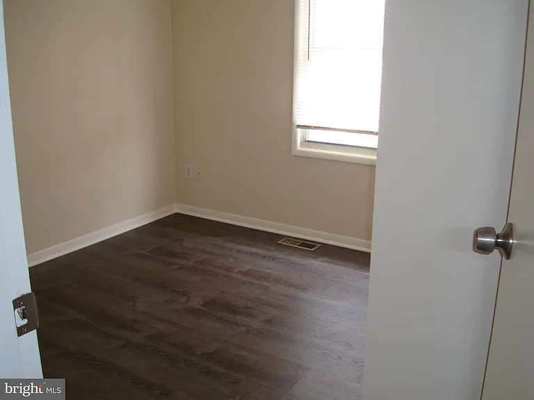 204 Cameron St — Photo 20