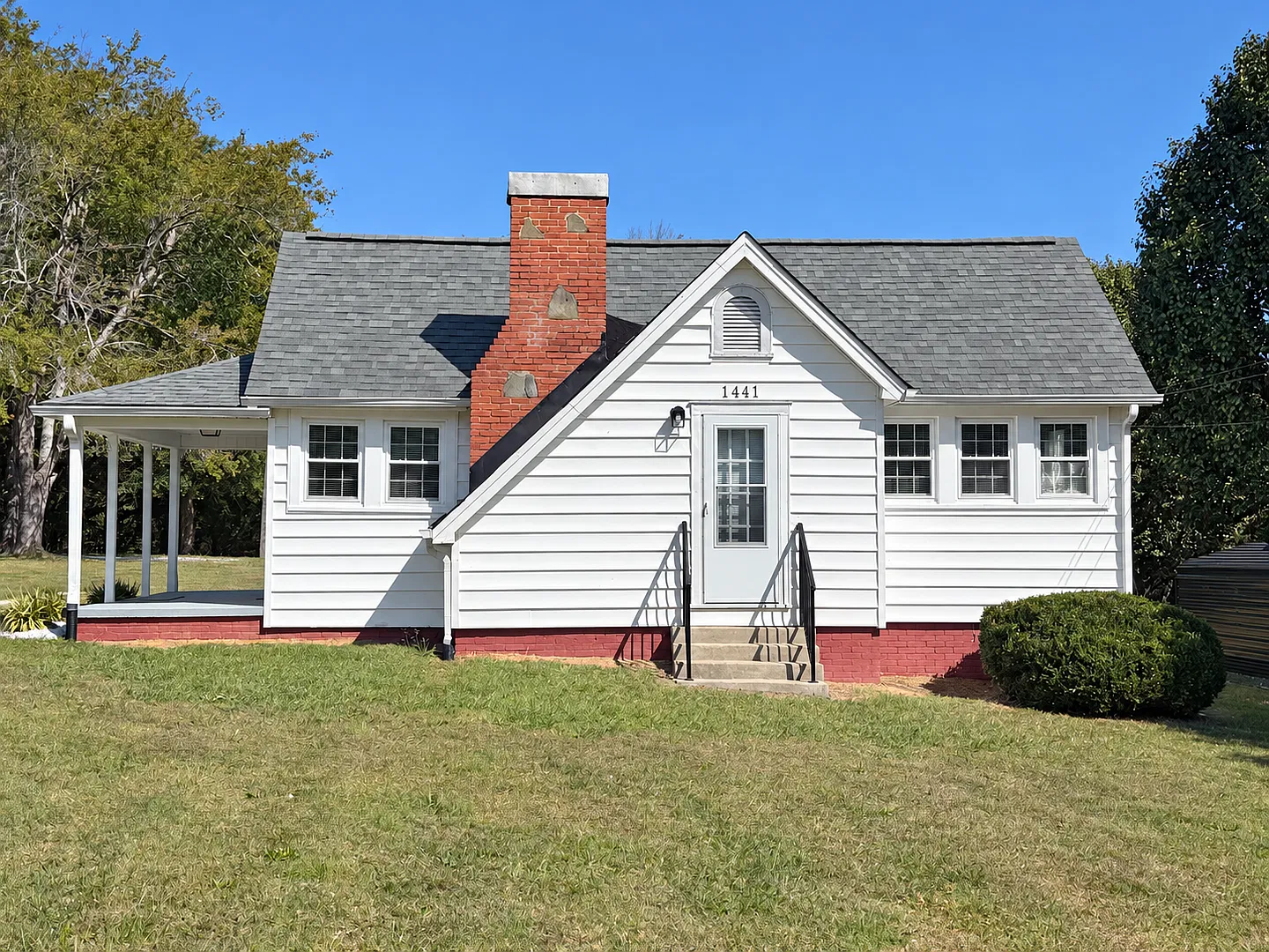 One bedroom, 1 bath house in Burlington — Photo 1