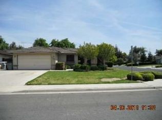 754 N Suzanne Ct, Dinuba, CA 93618