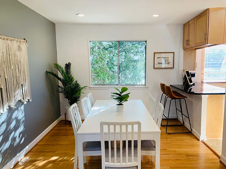 6 Grovepoint Ct — Photo 3