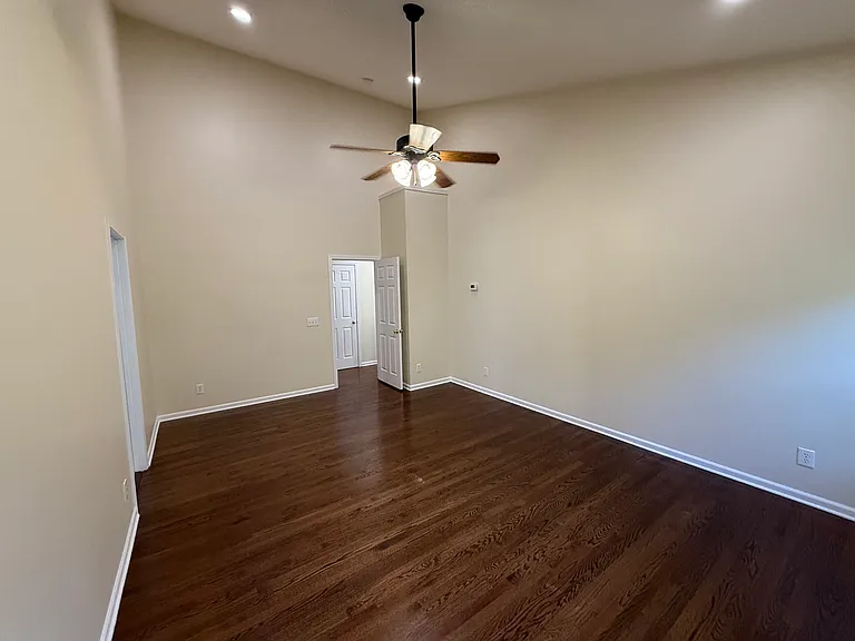 10822 Chamberlain Hall Ct — Photo 7
