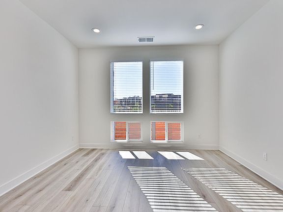 5th image of 10926 Aderman Ave