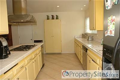 4th image of 1825 E Bronson St