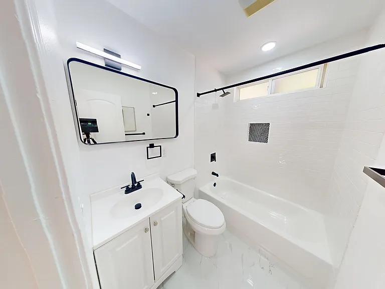 Beautiful 2 Bed | Split Level| Feels Like Home — Photo 6