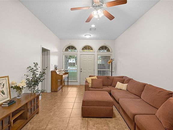 4th image of 407 N Coulter Dr