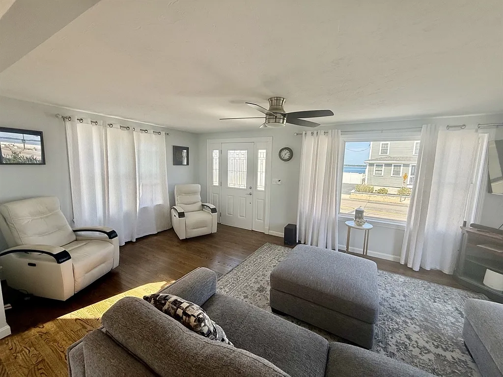 3 bed, 1.5 bath, 1544 sqft, $3,700 — Photo 2