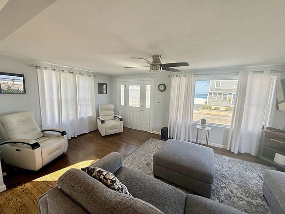 2nd image of 735 Sea St