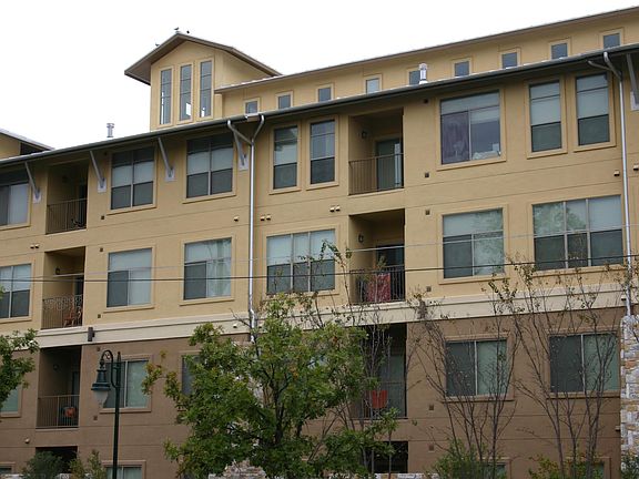 2nd image of 900 W 23rd St #202