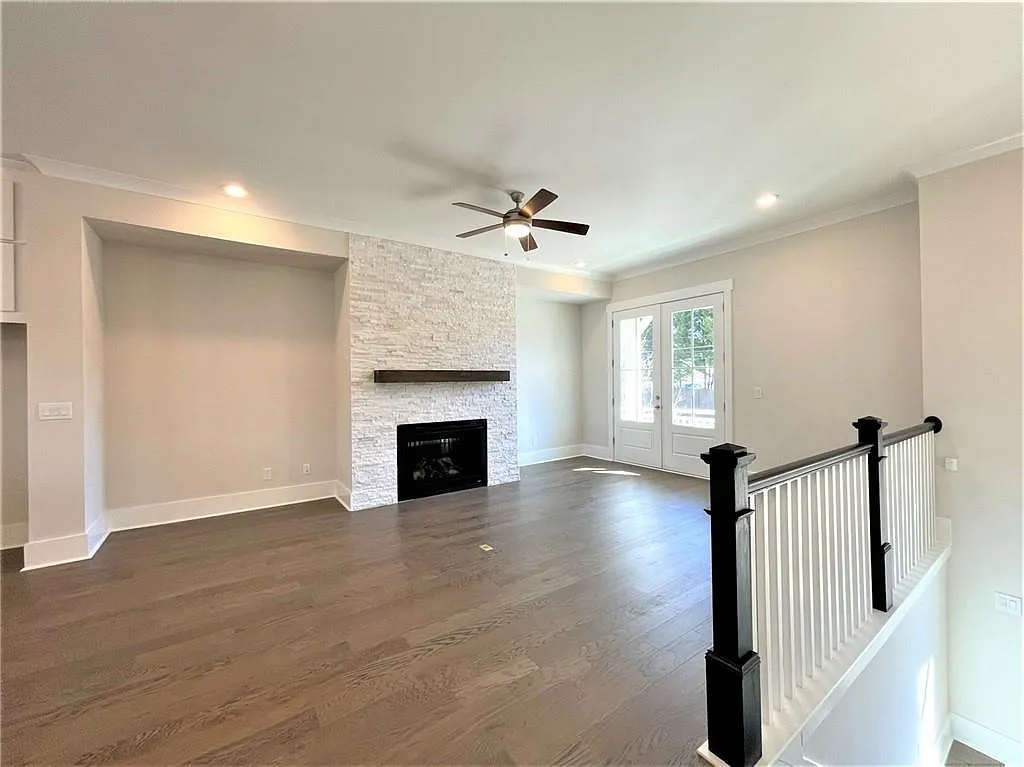 4 bed, 3.5 bath, 2473 sqft, $5,000 — Photo 3
