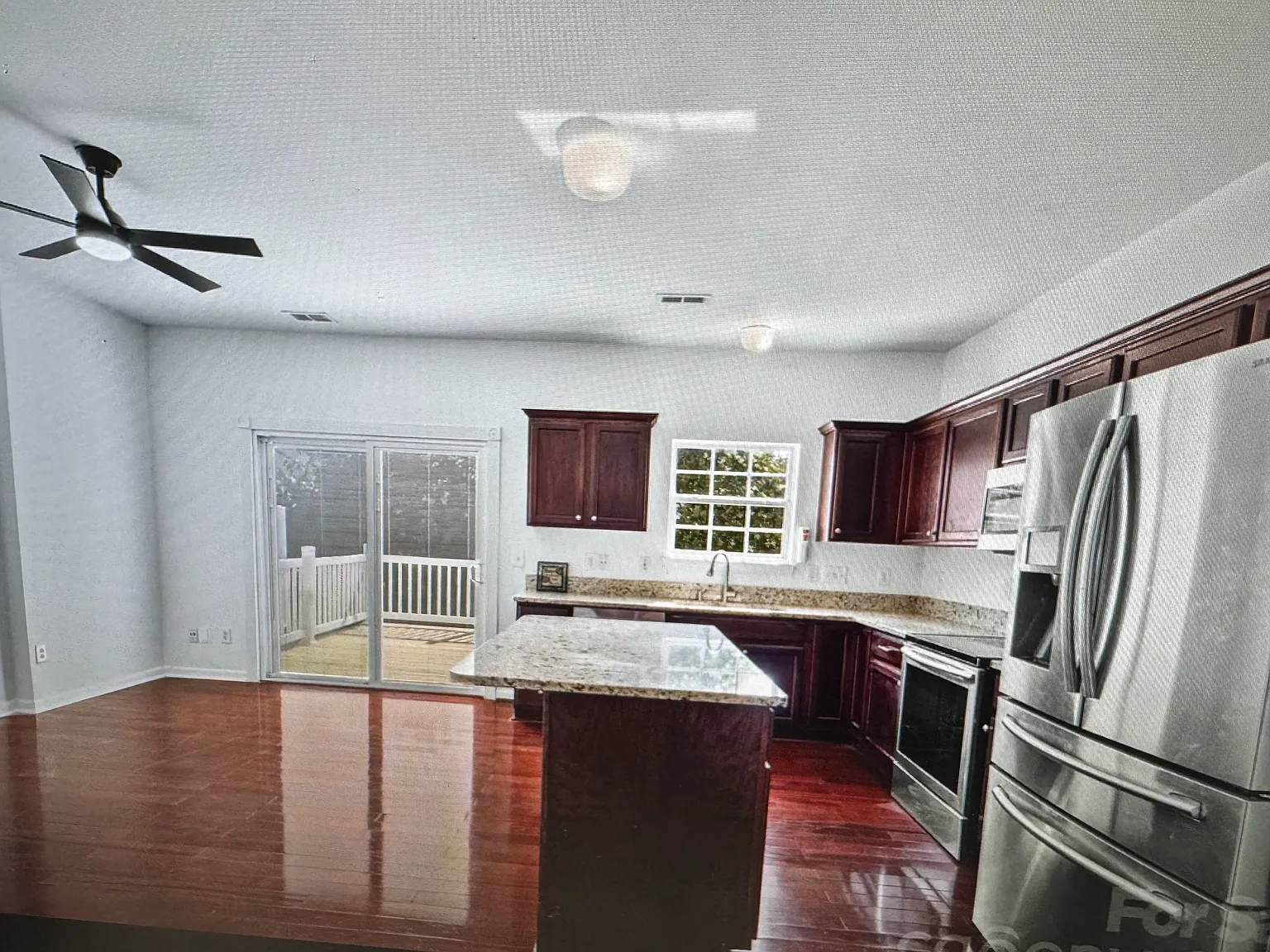 4 bed, 3.5 bath, 2160 sqft, $2,250 — Photo 4