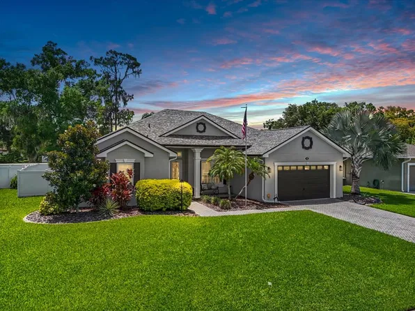 1715 Oakwood Estates Dr, Plant City, FL 33563