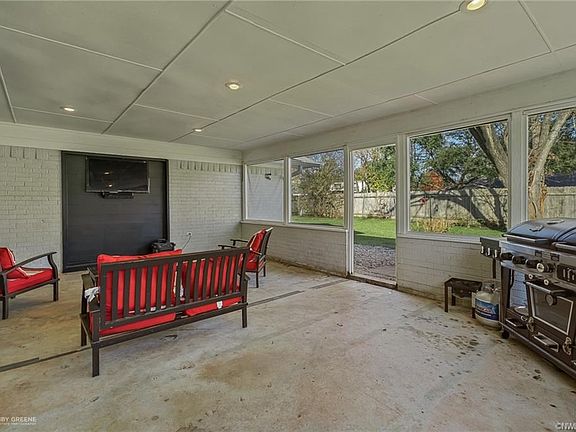 2nd image of 2403 Wesley Cir
