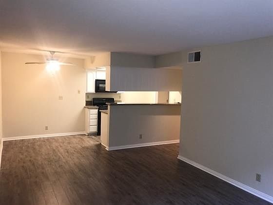 3rd image of 245 W Tujunga Ave APT 114