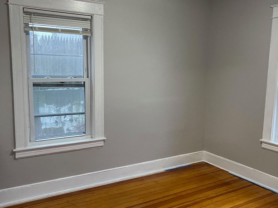 1st image of 10 Wesley St APT 1