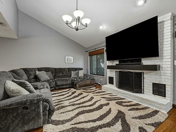 3rd image of 302 Wood Lomond Way