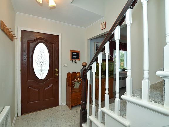 4th image of 30 Rhodes Dr