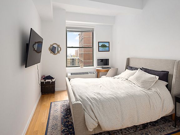 5th image of 99 John St APT 2302