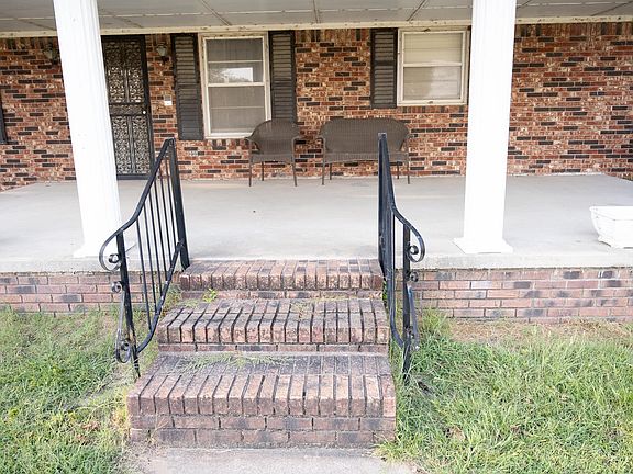 4th image of 1002 Sycamore Dr