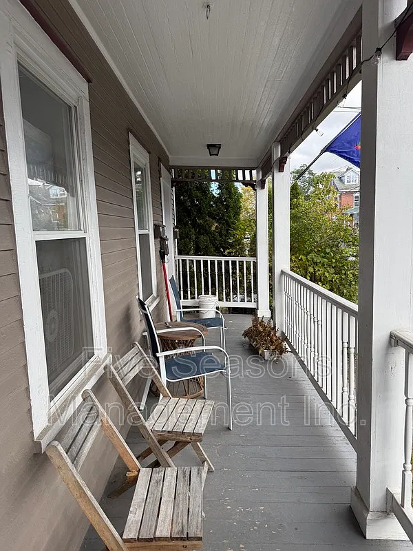 2 bed, 1.0 bath, 800 sqft, $2,200 — Photo 2