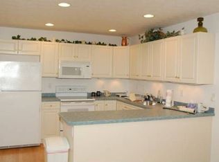 19 Spyglass Point Cir, Bedford, NH 03110