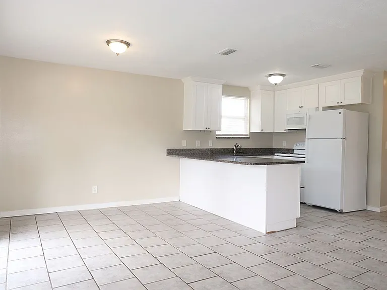 807 4th Ave SW — Photo 12