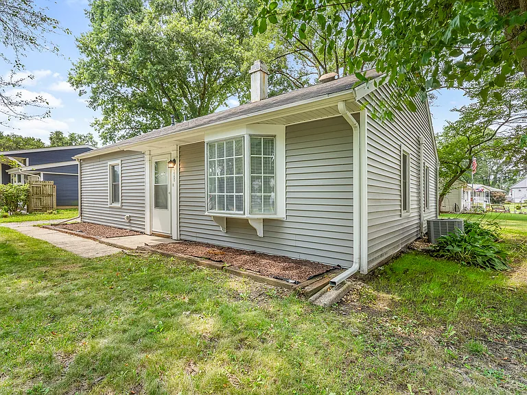 2360 Arrow St — Photo 6