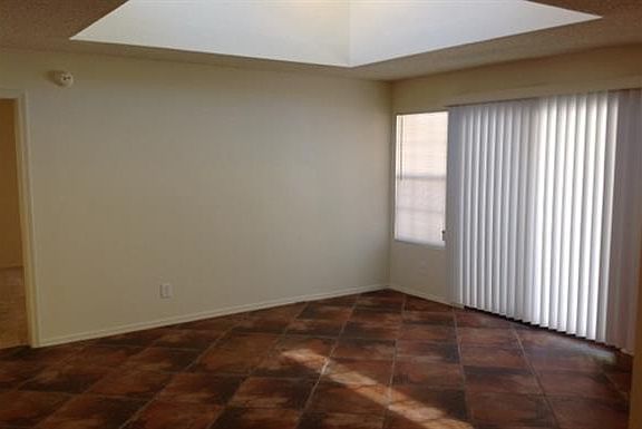 4th image of 1447 W Keats Ave