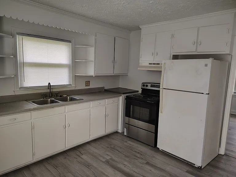 804 Poplar Dr — Photo 5