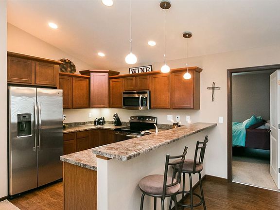 3rd image of 455 Cameron Way
