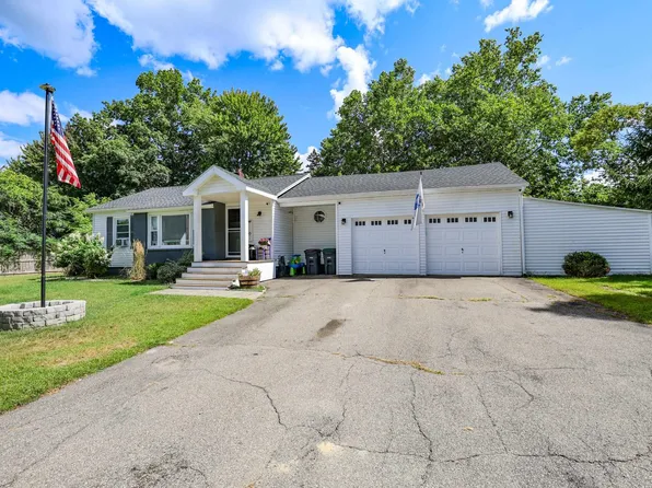 17 Coaker Avenue, Hooksett, NH 03106