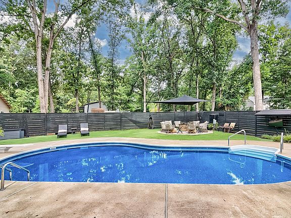 4th image of 121 Knoll Wood Dr