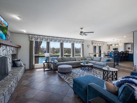 5th image of 174 Lakeside Drive