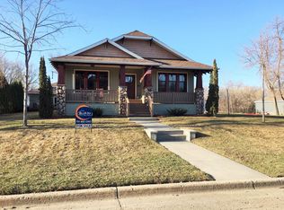 716 Walnut St E, Devils Lake, ND 58301