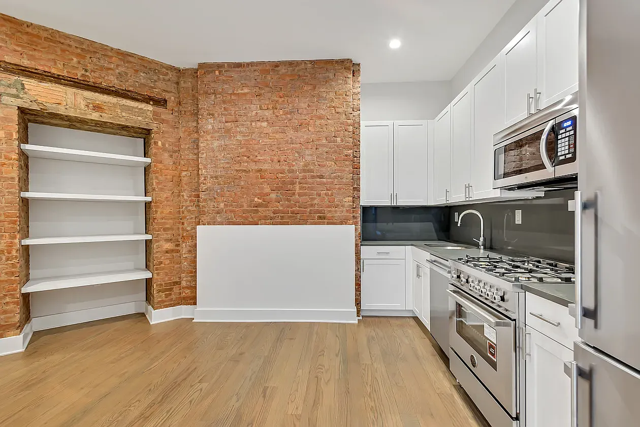 121 Madison Avenue — Photo 2