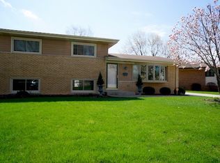 24 Peyton Dr, Chicago Heights, IL 60411