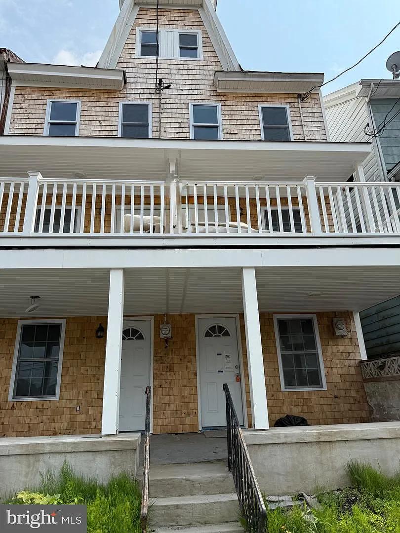 924-926 W Spruce St photo 1