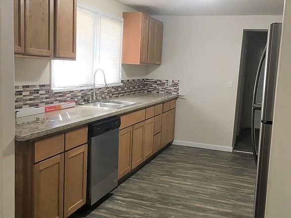 3rd image of 953 Dakota Ave