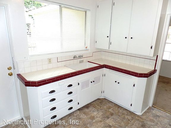2nd image of 3414 N Mountain View Dr