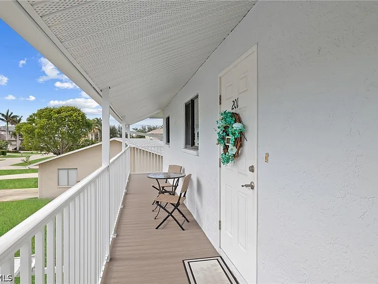 1203 SW 48th Ter #201 — Photo 3