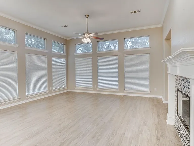 4513 Rock Creek Ln — Photo 3