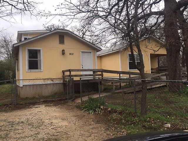 1st image of 902 Travis Ave