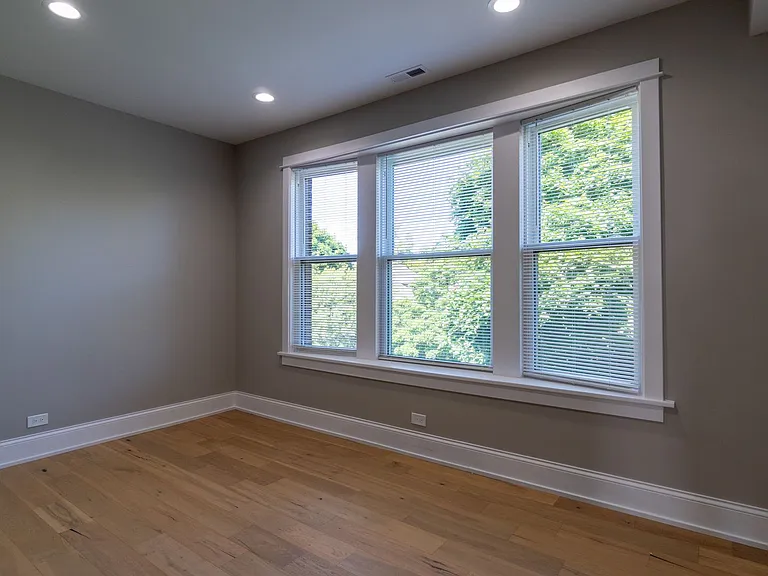 Pf Arg 5400 N. Paulina — Photo 12